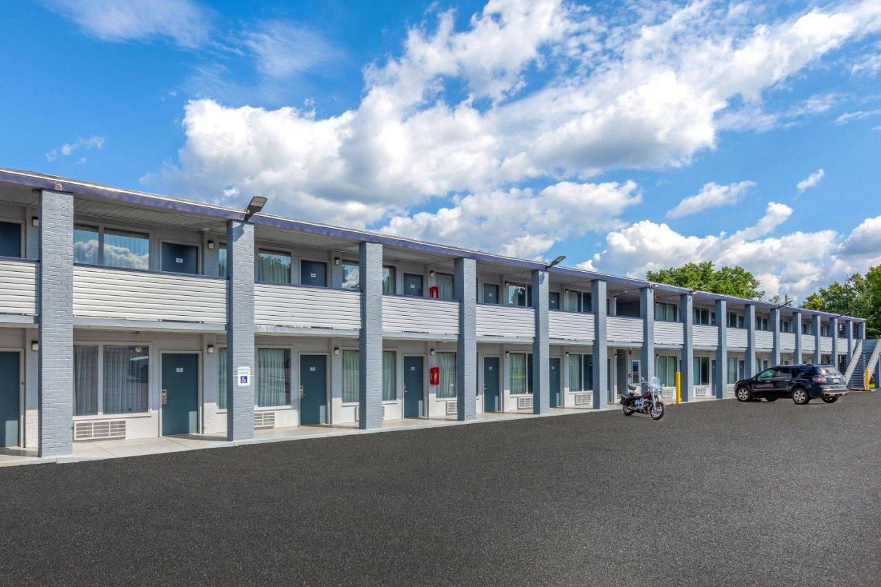 Travelodge By Wyndham Charles Town - Harpers Ferry エクステリア 写真