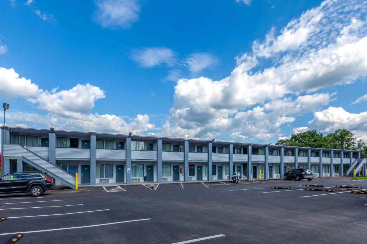 Travelodge By Wyndham Charles Town - Harpers Ferry エクステリア 写真
