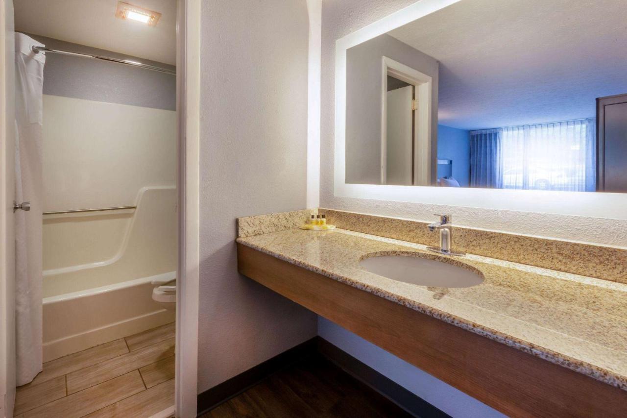 Travelodge By Wyndham Charles Town - Harpers Ferry エクステリア 写真